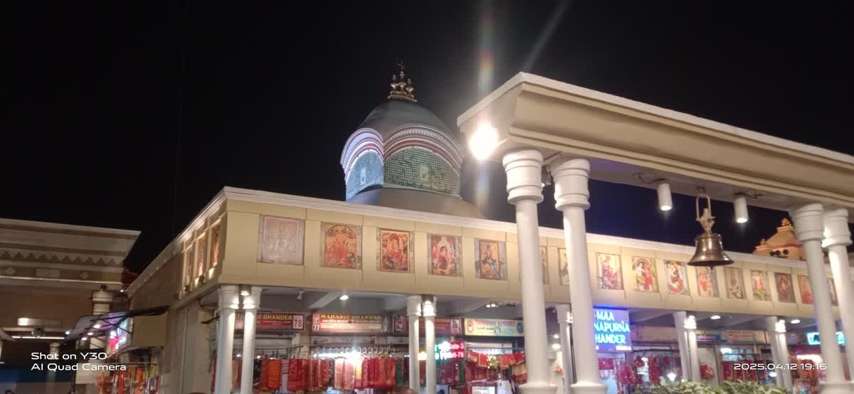 Kalighat Kali Temple in Kolkata lit up at night after its 2024 renovation