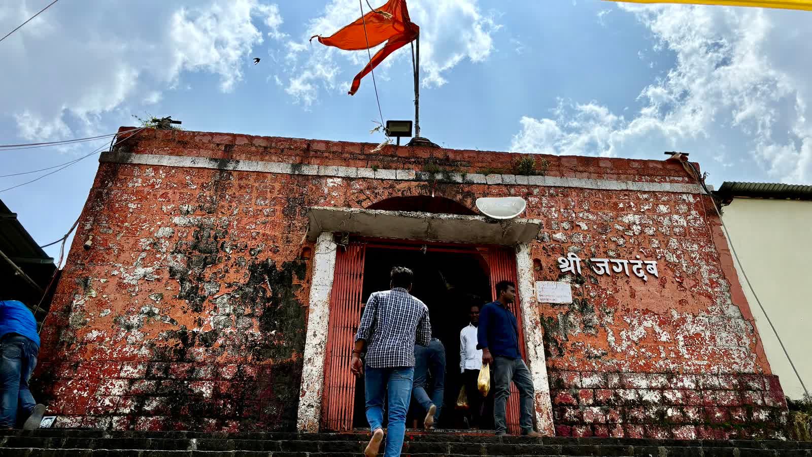 Saffron flag above the brick Renuka Devi temple building at Mahur, Nanded district