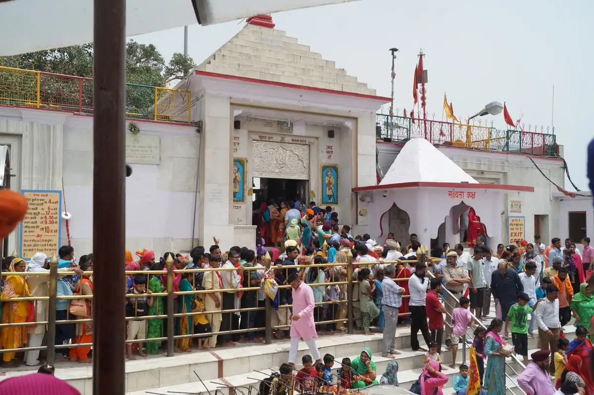 Long queue of pilgrims waiting outside the Naina Devi temple entrance in Himachal Pradesh