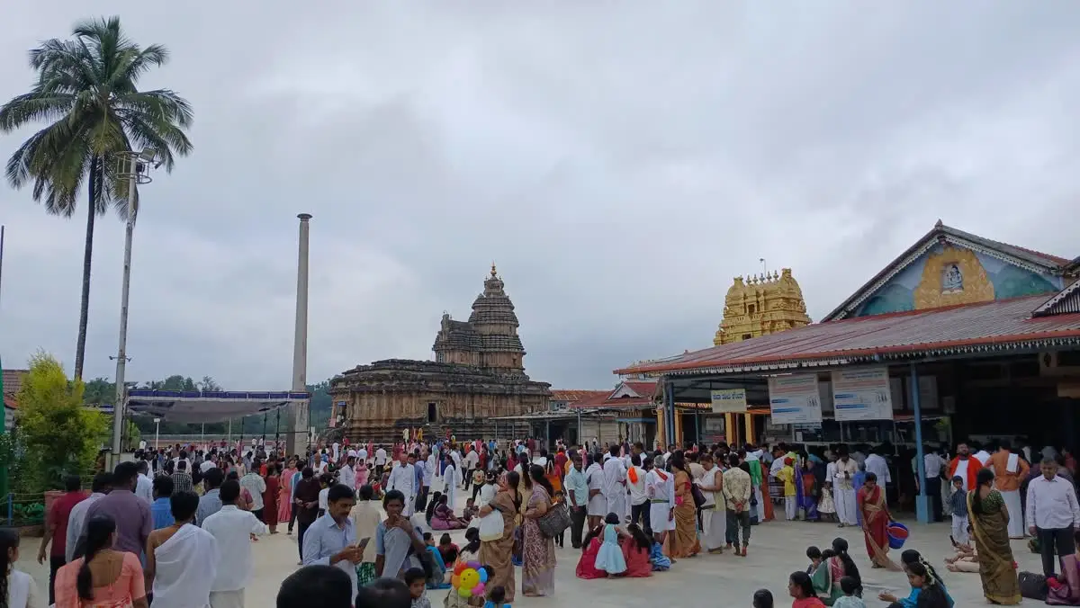 Crowd of pilgrims in the courtyard with the Vidyashankara temple behind at Sringeri