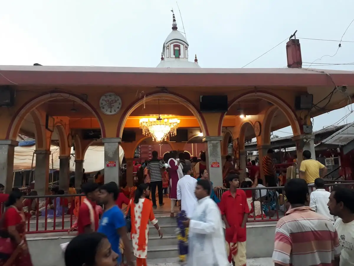 Pilgrims crowding the steps of an arched hall in the Tarapith temple complex